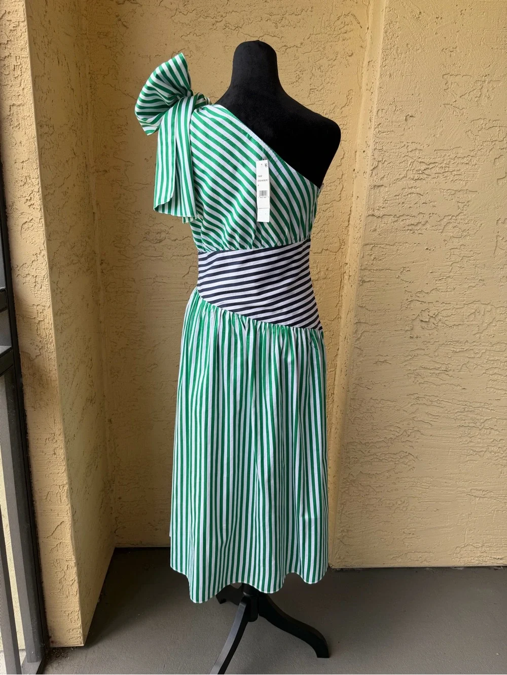 French Connection Alexis One Shoulder Dress Sz 4 Striped Bow Vacation NWT - Picture 3 of 11